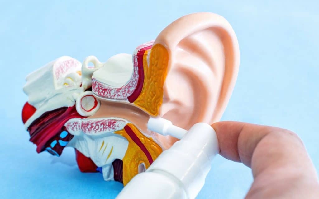 কানে ময়লা হলে যা করবেন 